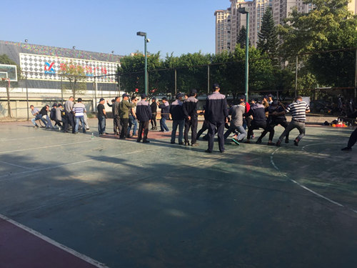 耐力的比拚—拔河賽